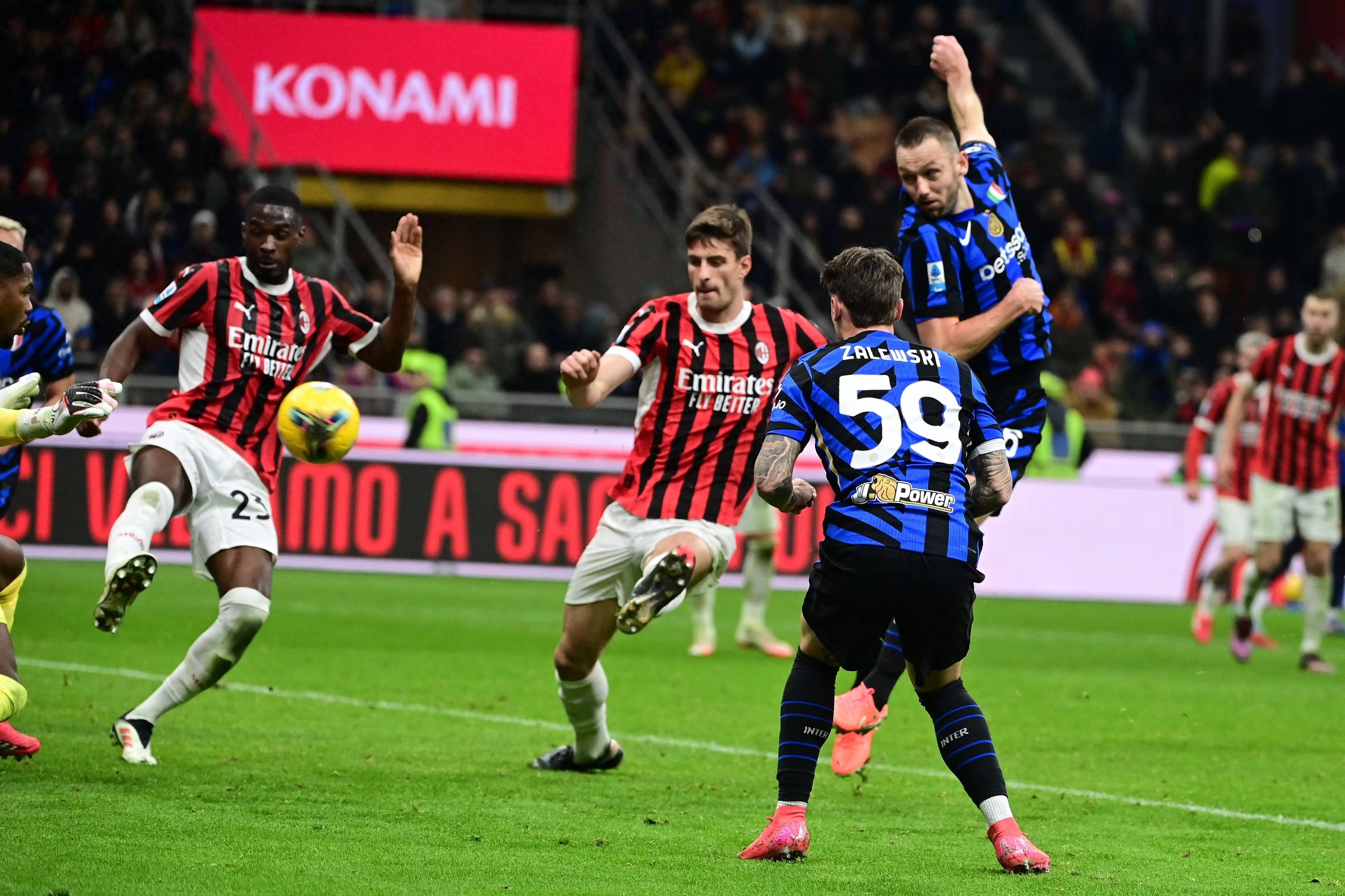 包含国际比赛日意甲传出新动向；曼城遗憾出局；管理层表态——悬念犹存；训练强度明显提升的词条