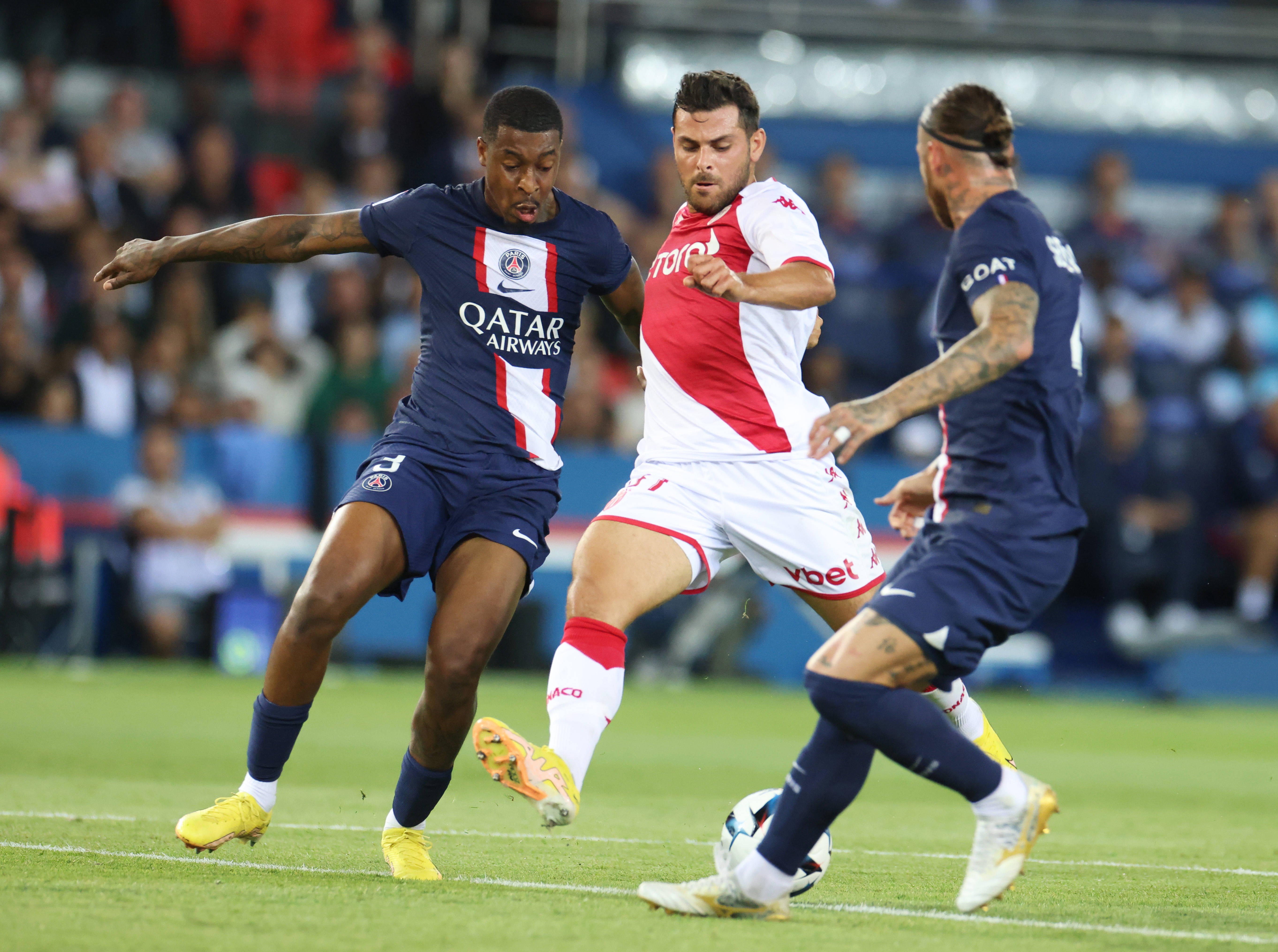 集结日法甲焦点战,摩纳哥单刀错失,质疑声仍在,更衣室氛围转暖的简单介绍 集结日法甲焦点战,摩纳哥单刀错失,质疑声仍在,更衣室氛围转暖的简单介绍