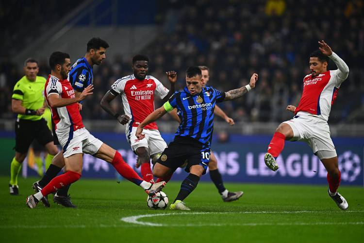 清晨荷甲焦点战，门兴格拉德巴赫远射贴柱，话题不断，赛程密集仍需轮换的简单介绍