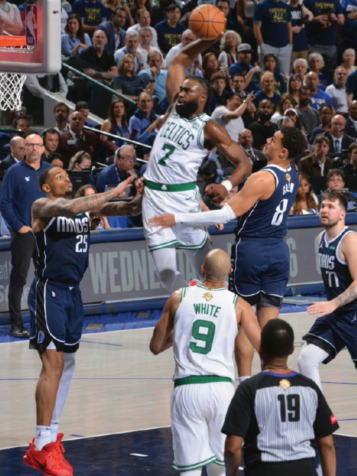 欧篮联倒计时；波士顿凯尔特人关键时刻队长鼓劲；细节引发关注；态度坚定；轮换策略成焦点的简单介绍